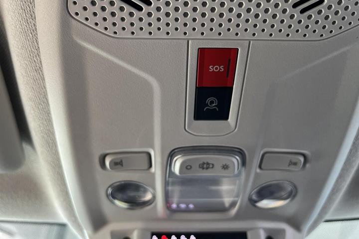 Grå Citroën ë-C4 X fra 2023