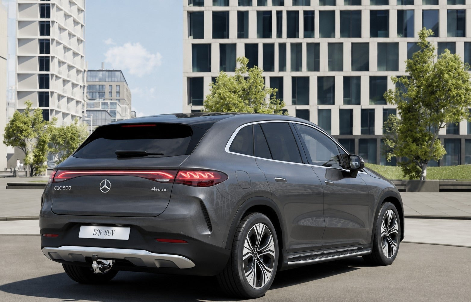 Grå Mercedes EQE500 SUV fra 2026