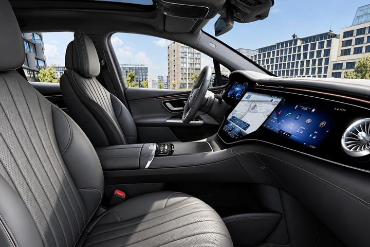 Grå Mercedes EQE500 SUV fra 2026