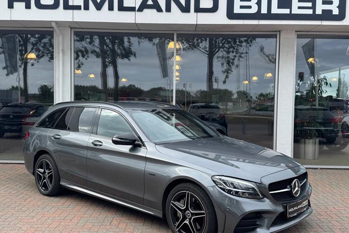 Grå Mercedes C300 de fra 2021