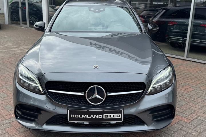 Grå Mercedes C300 de fra 2021
