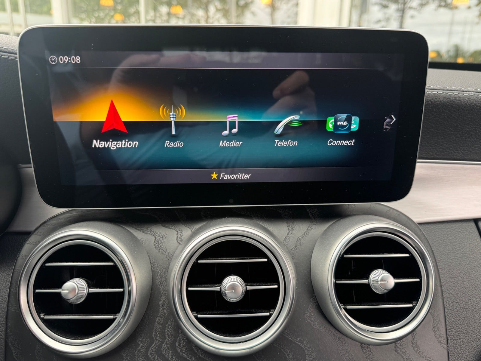 Grå Mercedes C300 de fra 2021