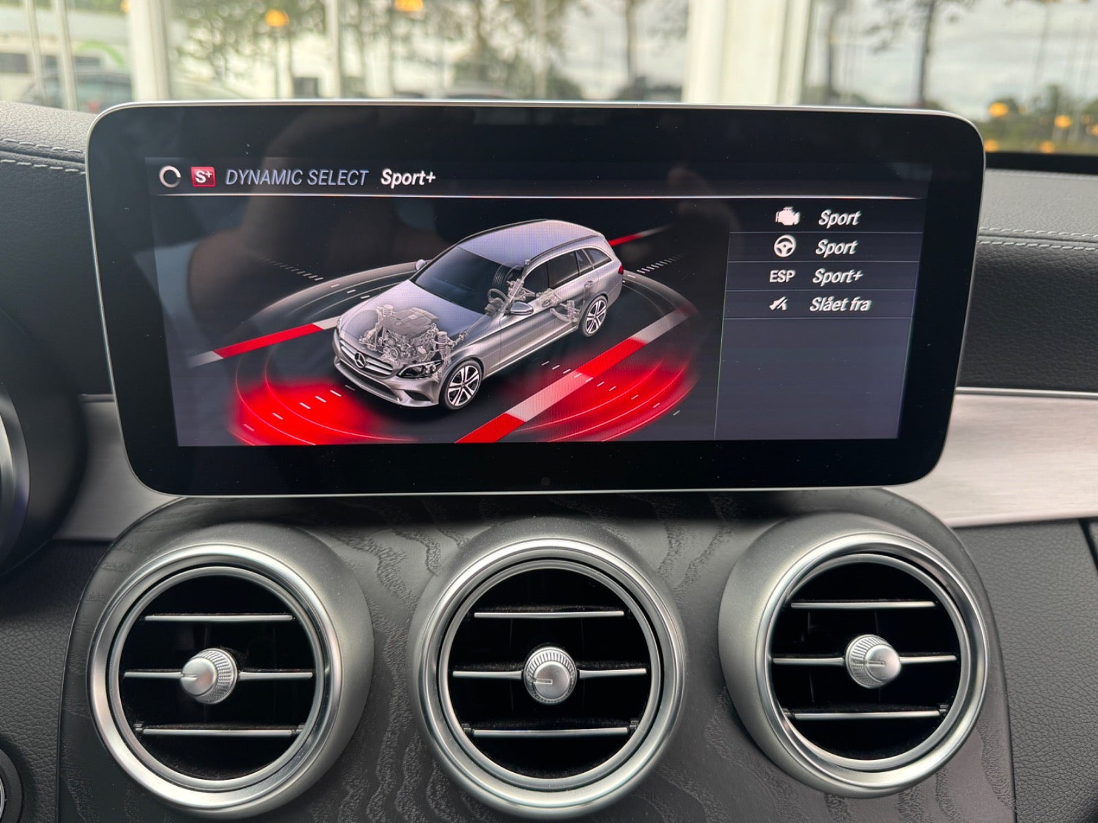 Grå Mercedes C300 de fra 2021