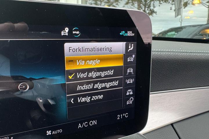 Grå Mercedes C300 de fra 2021