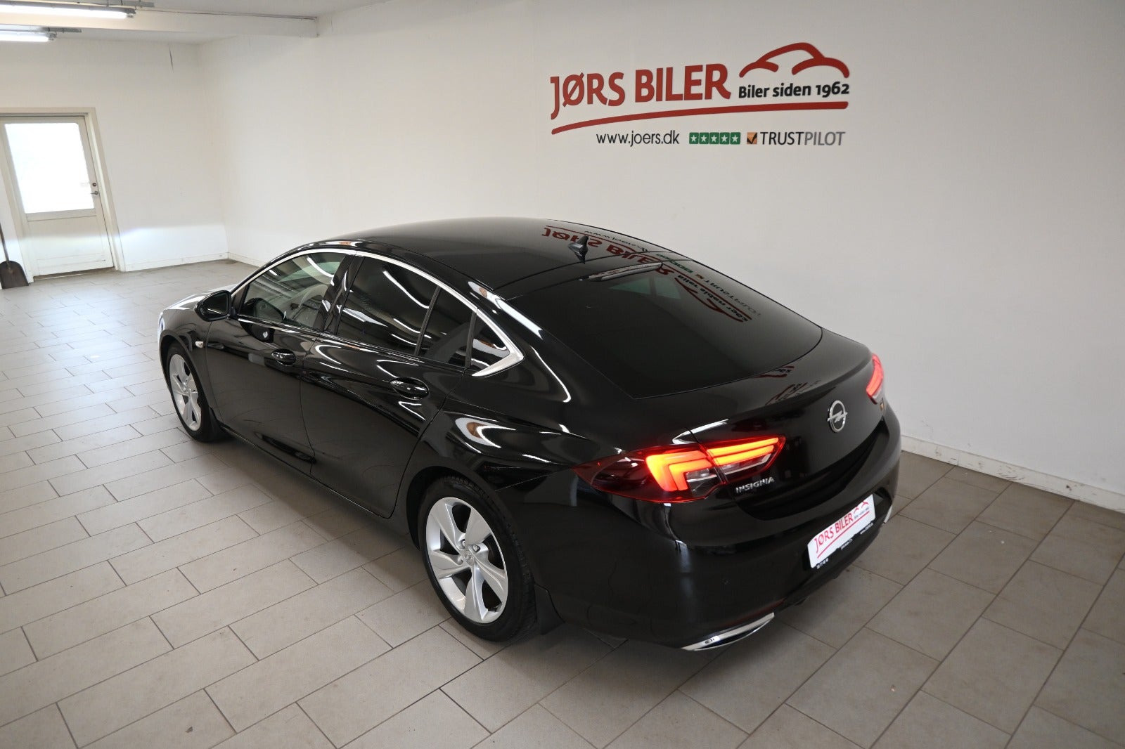 Blå Opel Insignia fra 2019