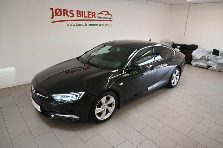 Blå Opel Insignia fra 2019