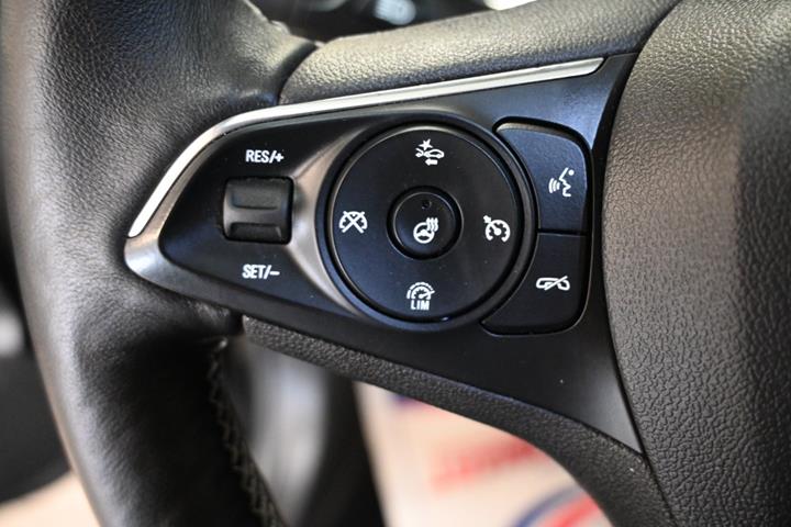 Blå Opel Insignia fra 2019