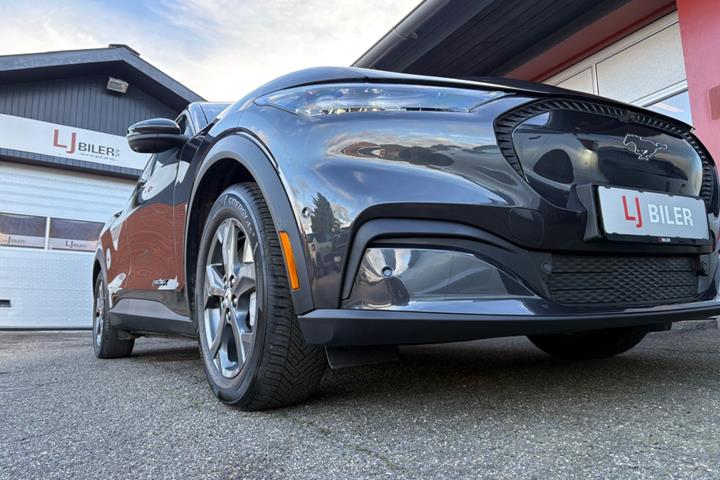 Grå Ford Mustang Mach-E fra 2024