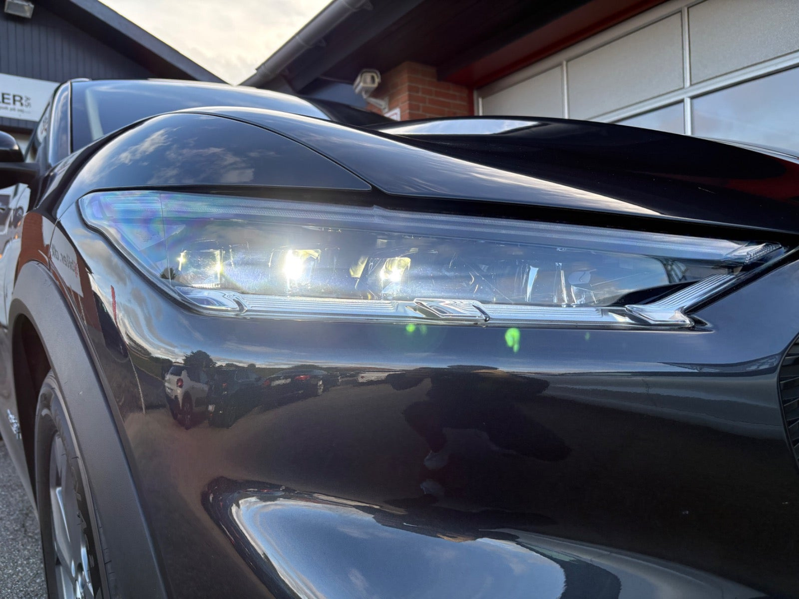 Grå Ford Mustang Mach-E fra 2024