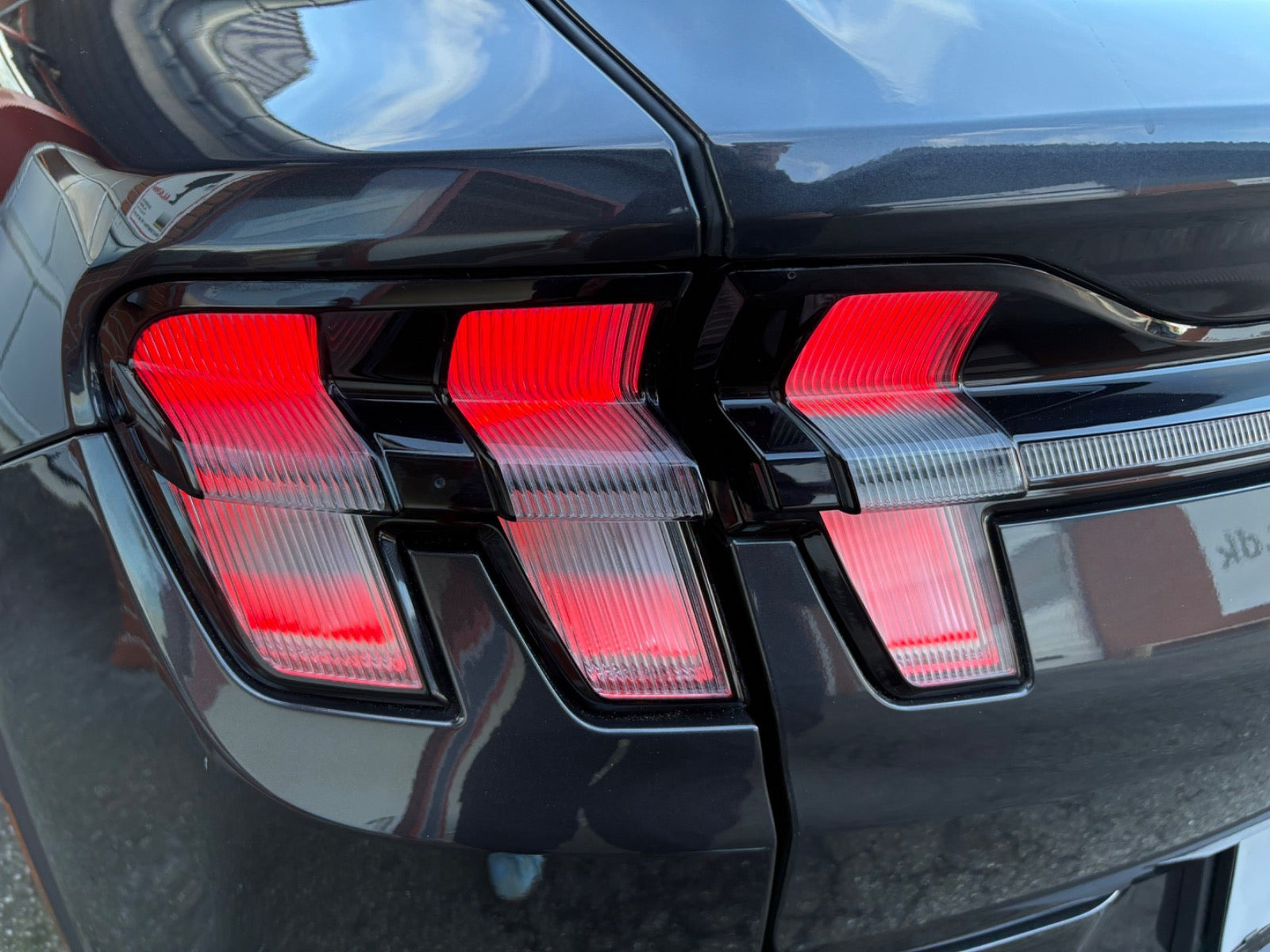 Grå Ford Mustang Mach-E fra 2024