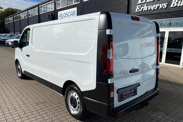 Hvid Renault Trafic T29 fra 2021