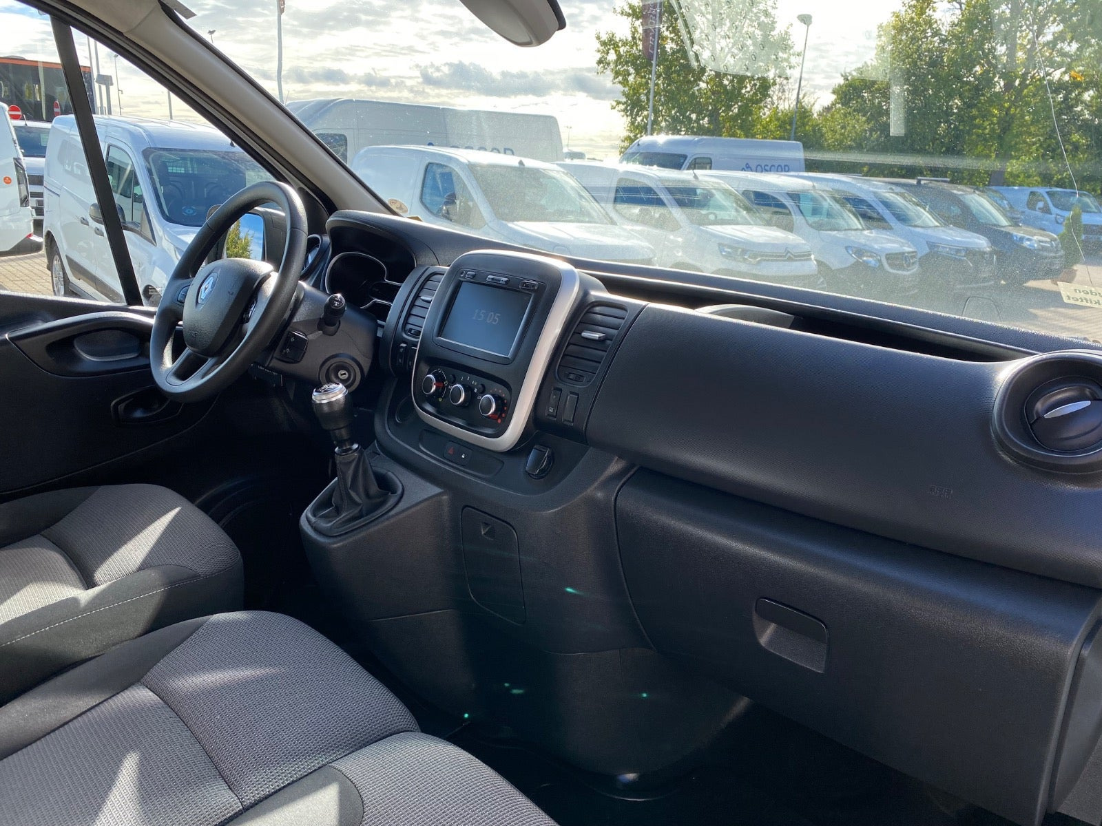 Hvid Renault Trafic T29 fra 2021