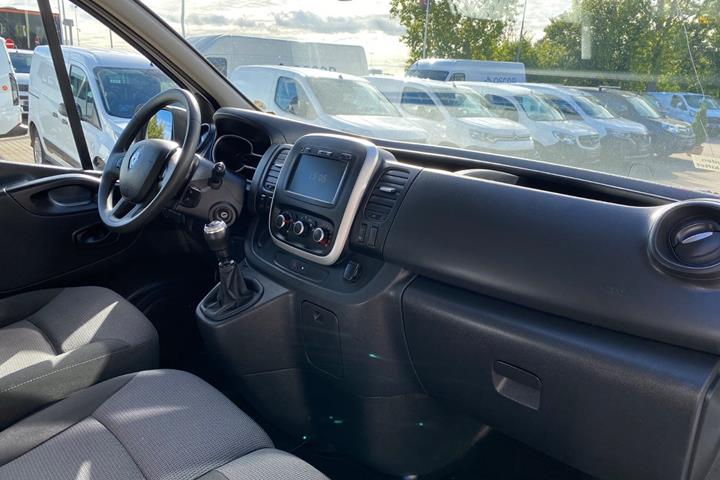 Hvid Renault Trafic T29 fra 2021