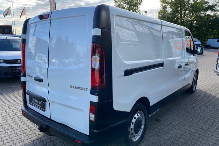 Hvid Renault Trafic T29 fra 2021