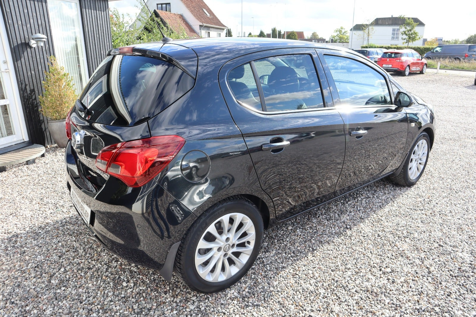 Sort Opel Corsa fra 2016