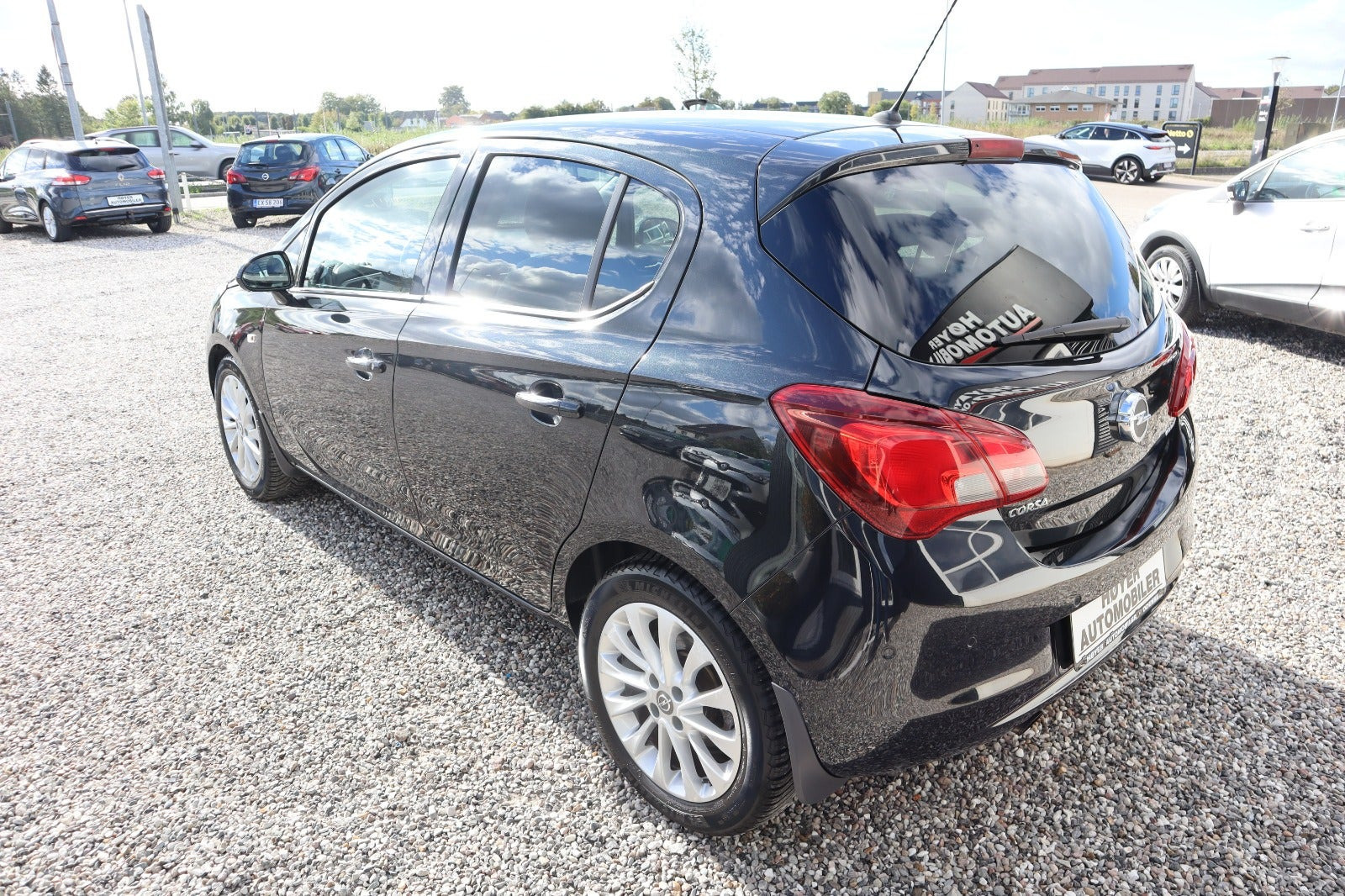 Sort Opel Corsa fra 2016