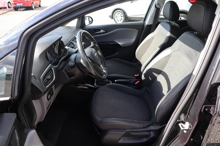 Sort Opel Corsa fra 2016