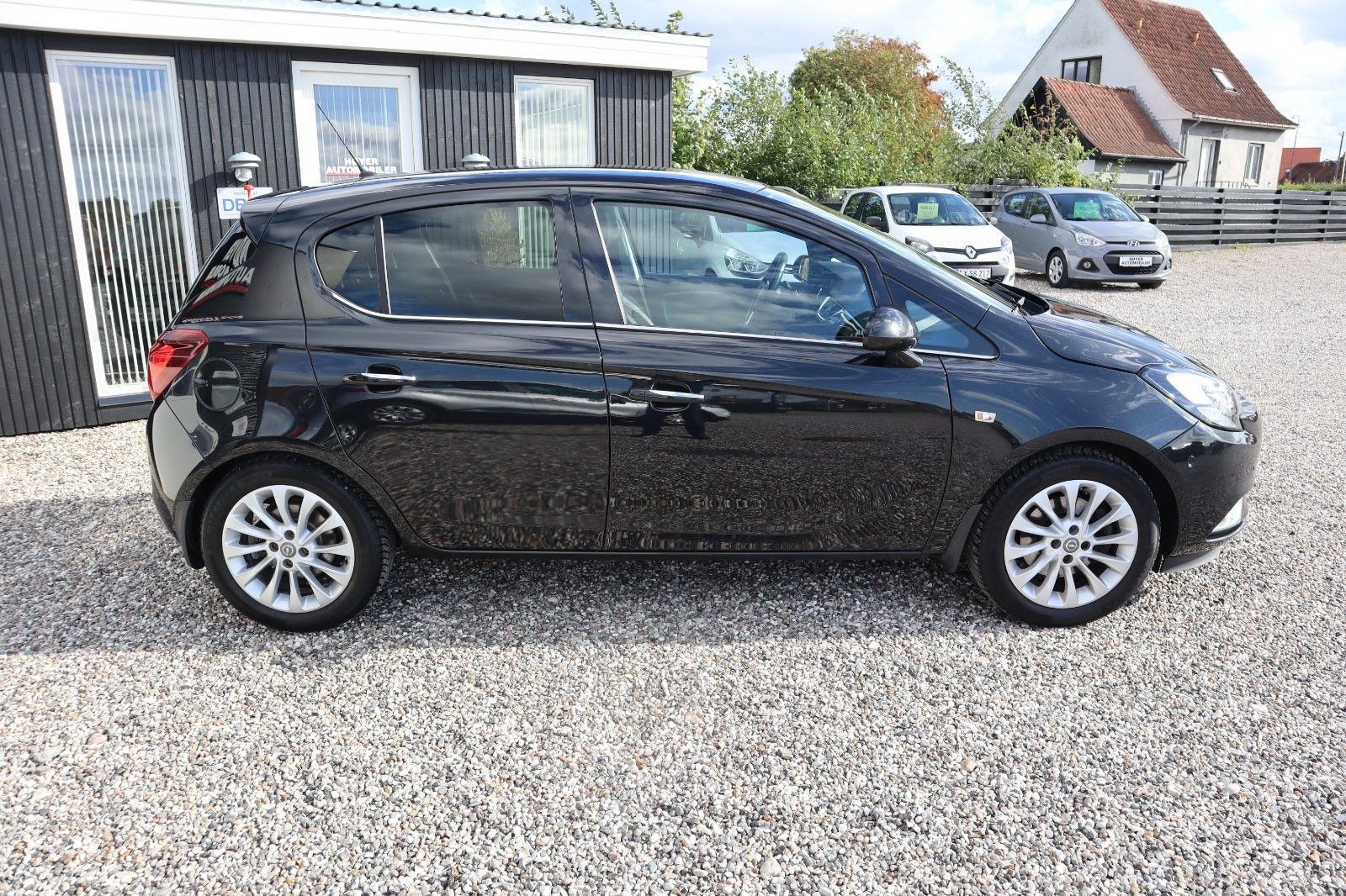 Sort Opel Corsa fra 2016