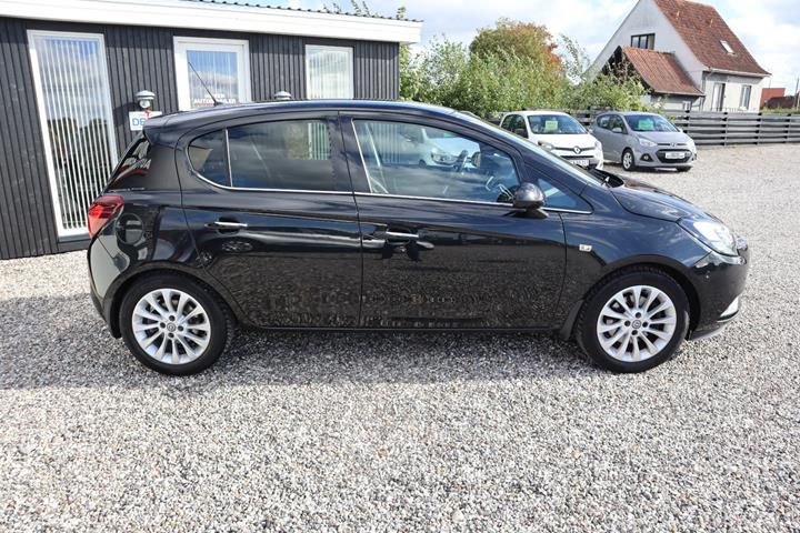 Sort Opel Corsa fra 2016
