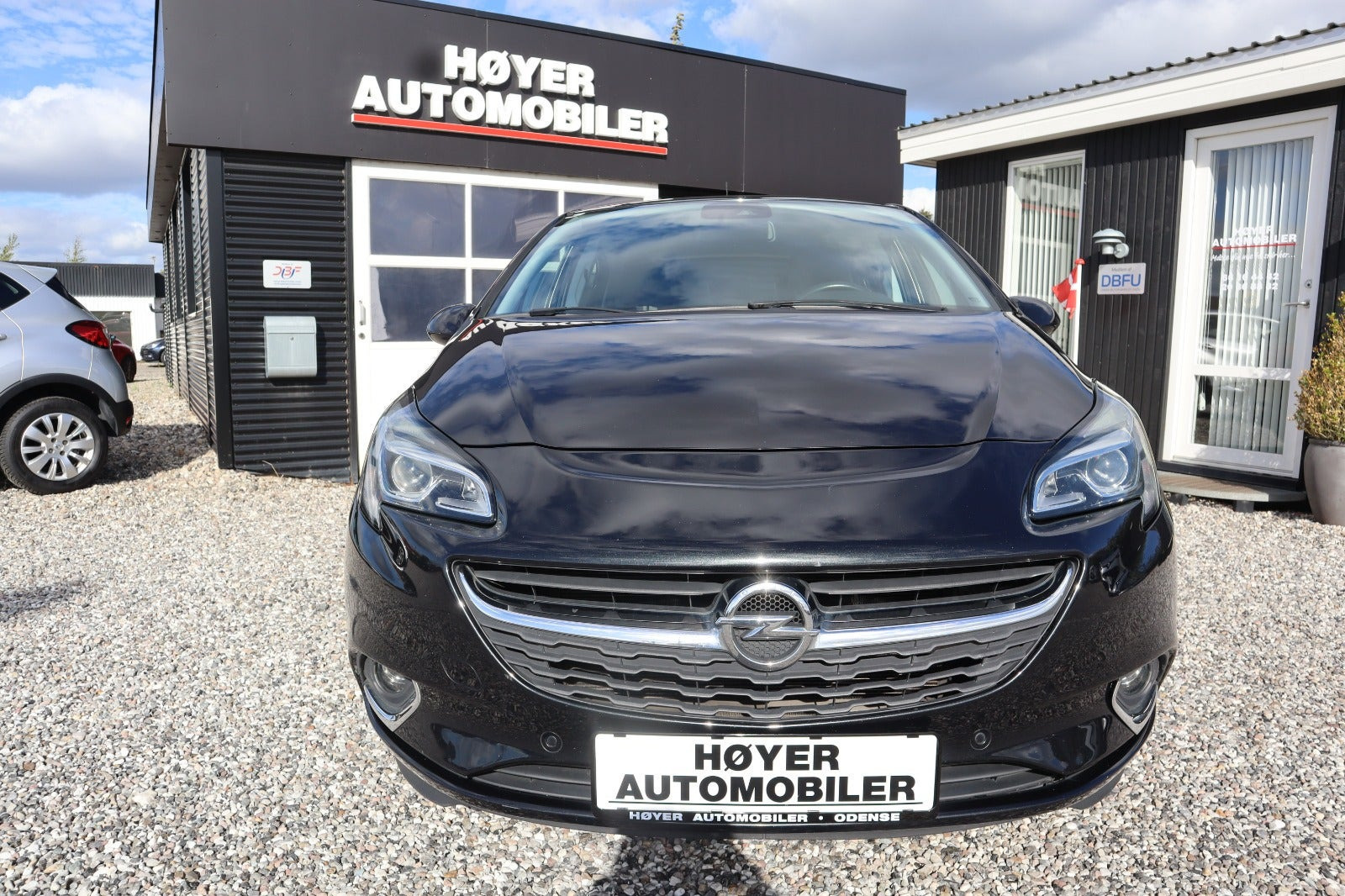 Sort Opel Corsa fra 2016