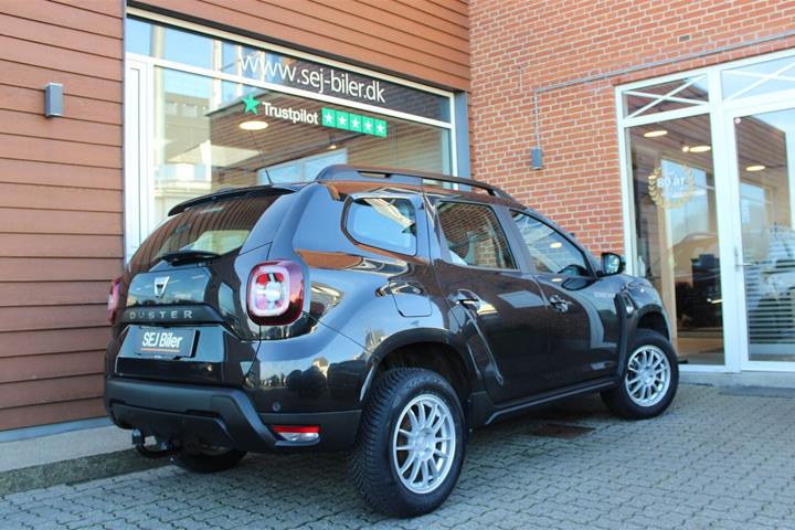 Sort Dacia Duster fra 2020