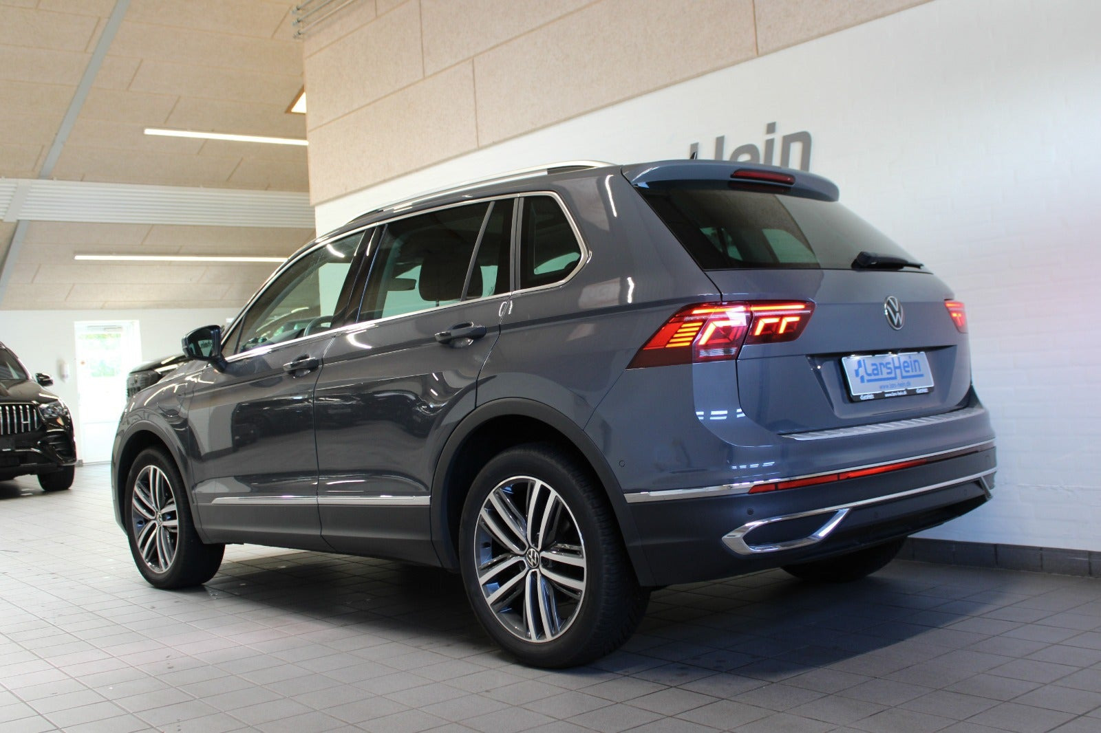 Grå VW Tiguan fra 2022