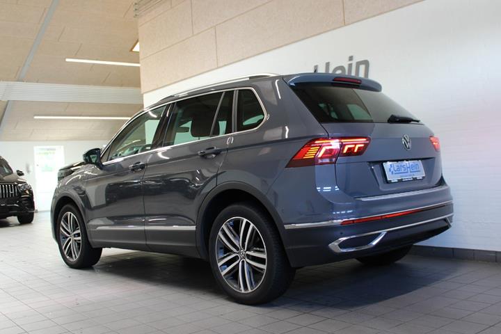 Grå VW Tiguan fra 2022
