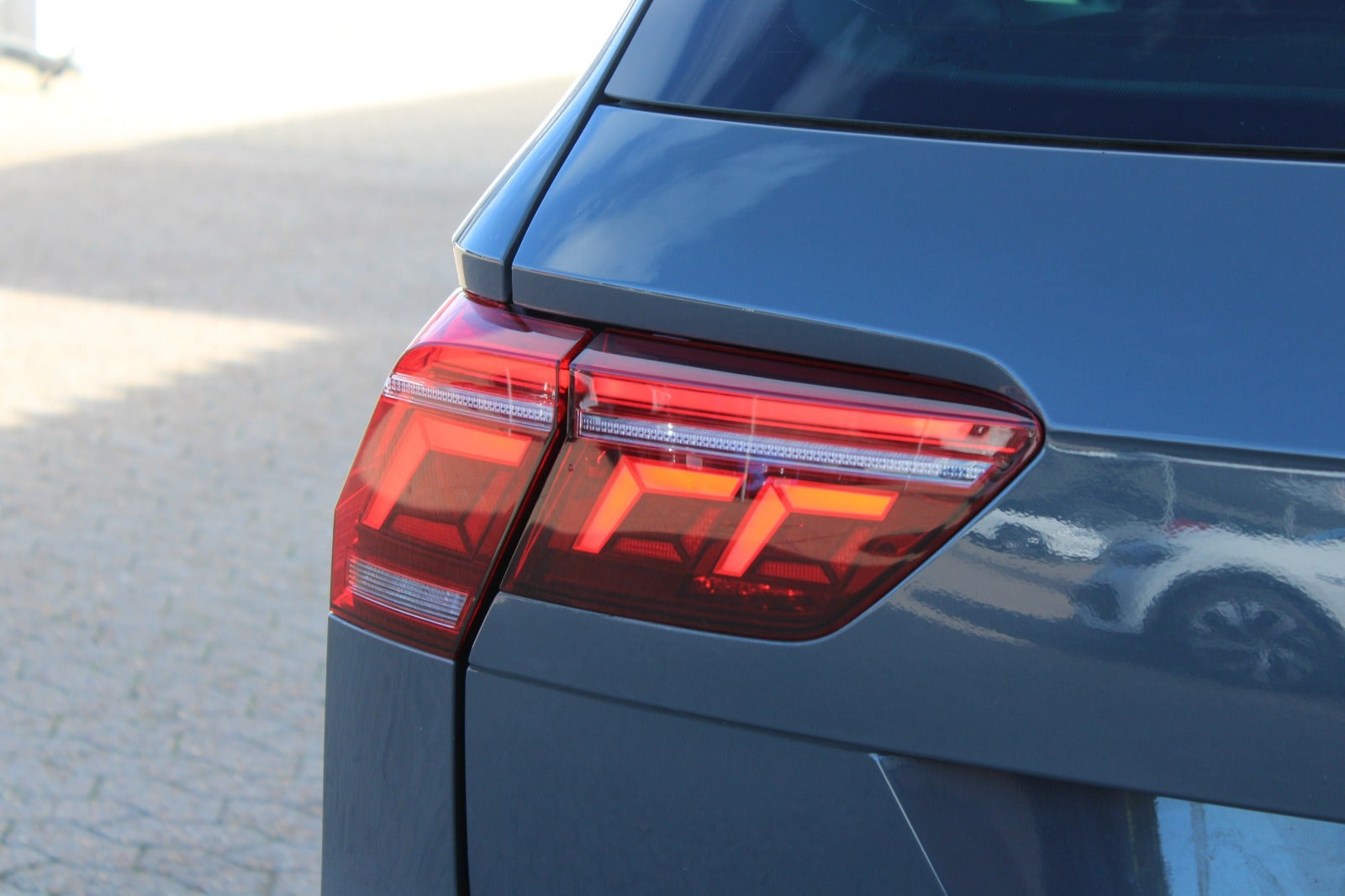 Grå VW Tiguan fra 2022