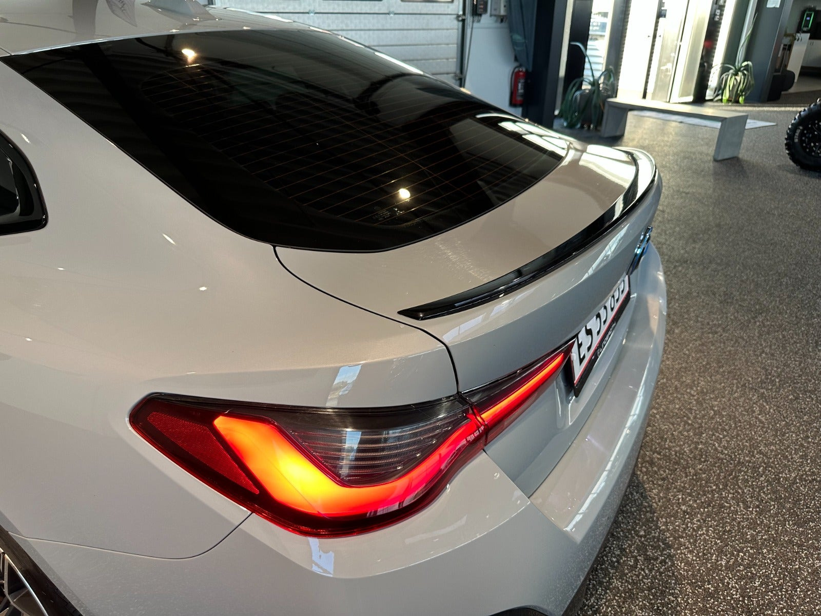 Grå BMW i4 fra 2023