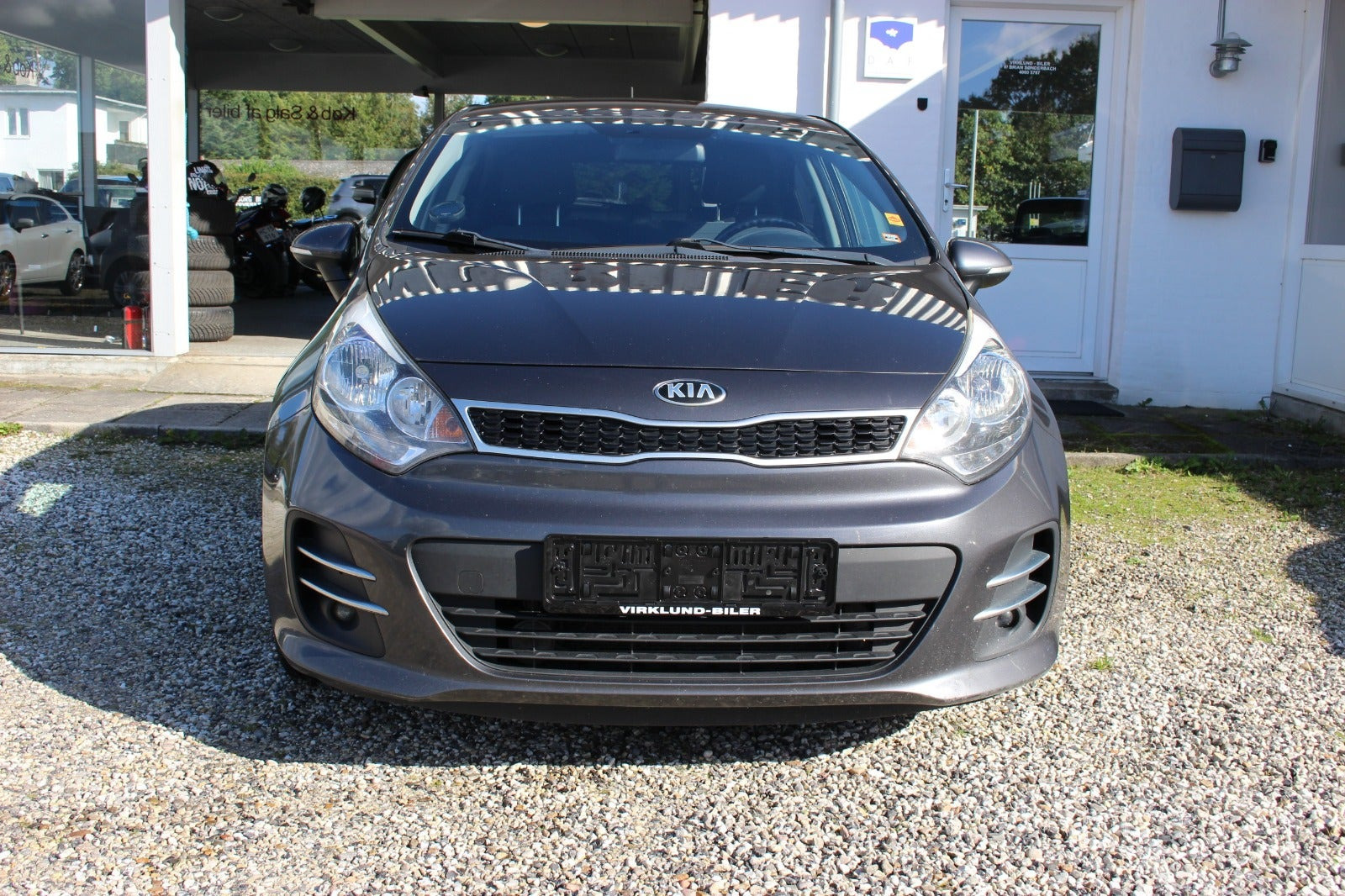 Grå Kia Rio fra 2016