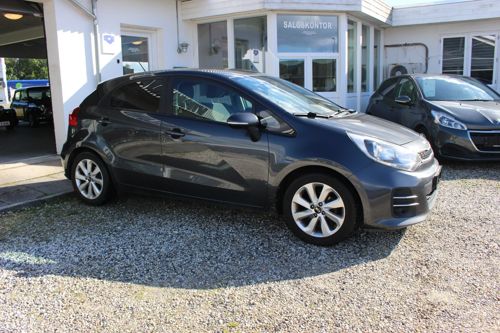 Grå Kia Rio fra 2016