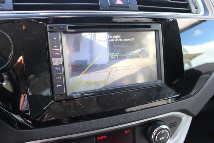 Grå Kia Rio fra 2016