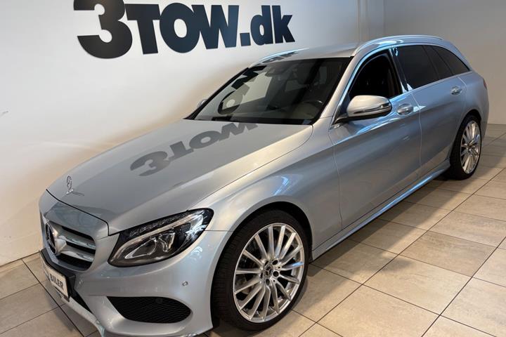 Sølv Mercedes C220 d fra 2018 set udefra