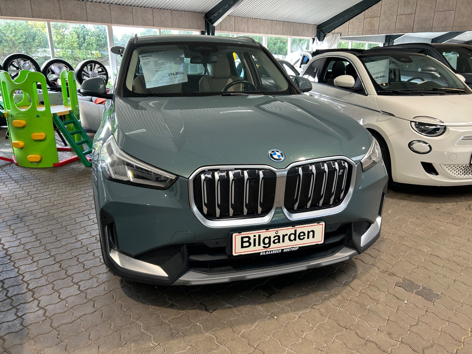 Turquoise BMW iX1 fra 2023