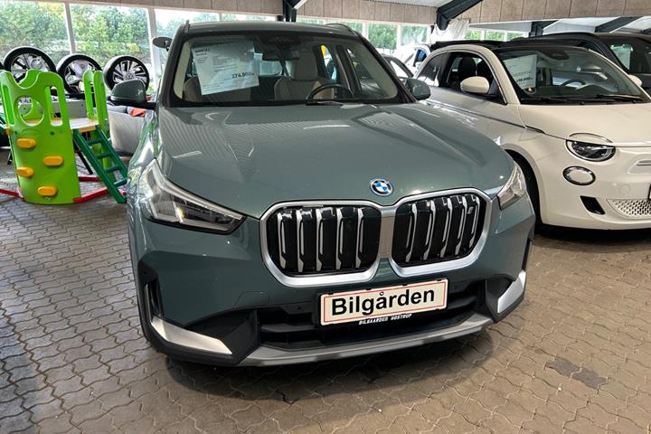 Turquoise BMW iX1 fra 2023