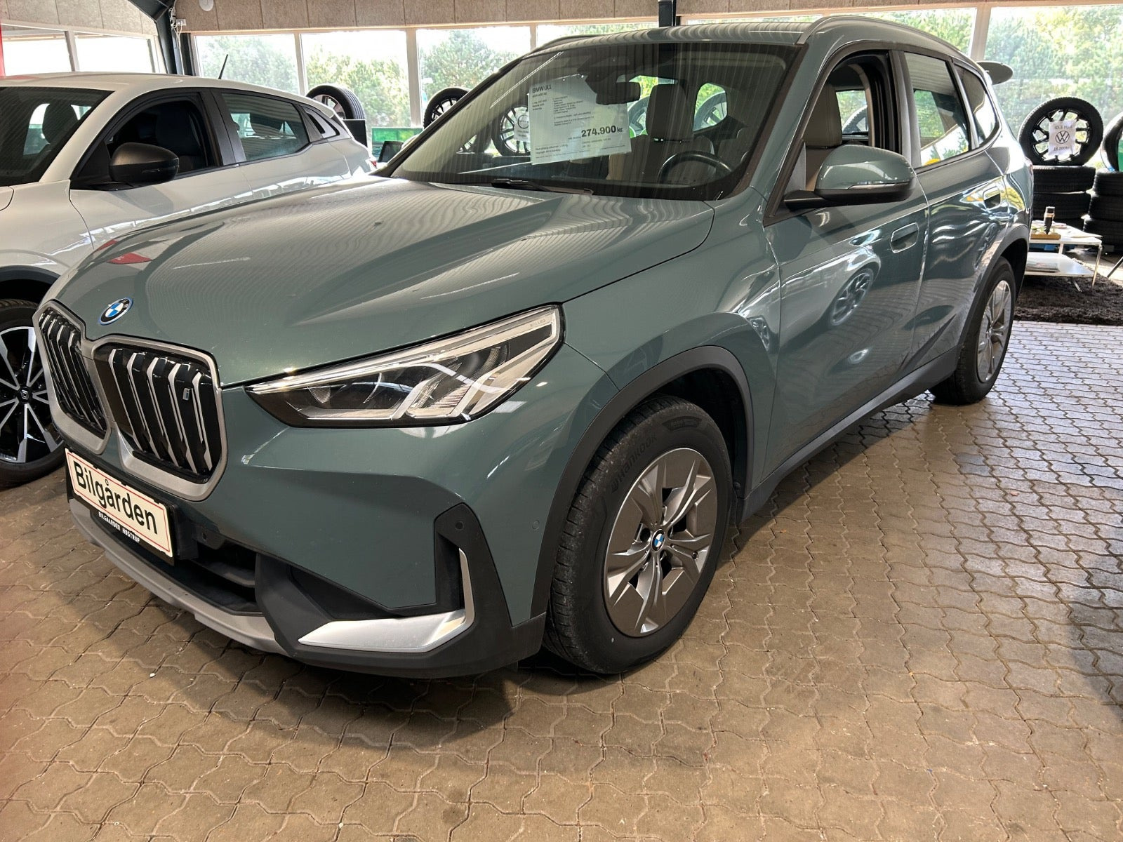 Turquoise BMW iX1 fra 2023