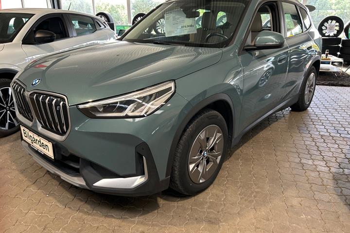 Turquoise BMW iX1 fra 2023