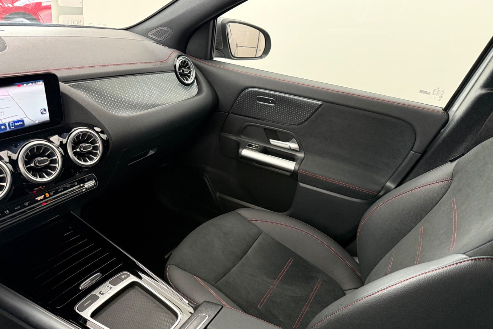 Grå Mercedes EQA250+ fra 2024