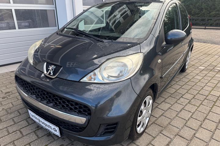 Grå Peugeot 107 fra 2010