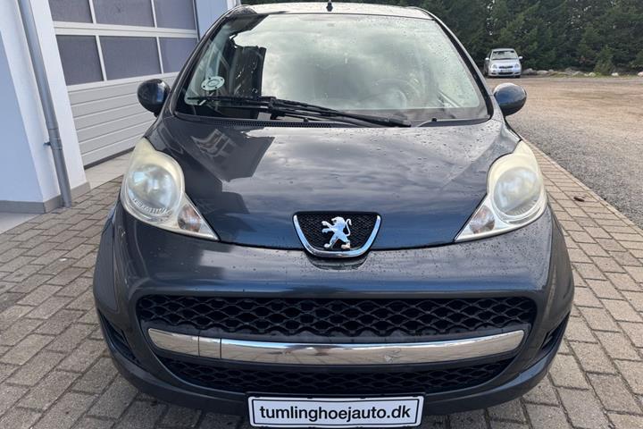 Grå Peugeot 107 fra 2010