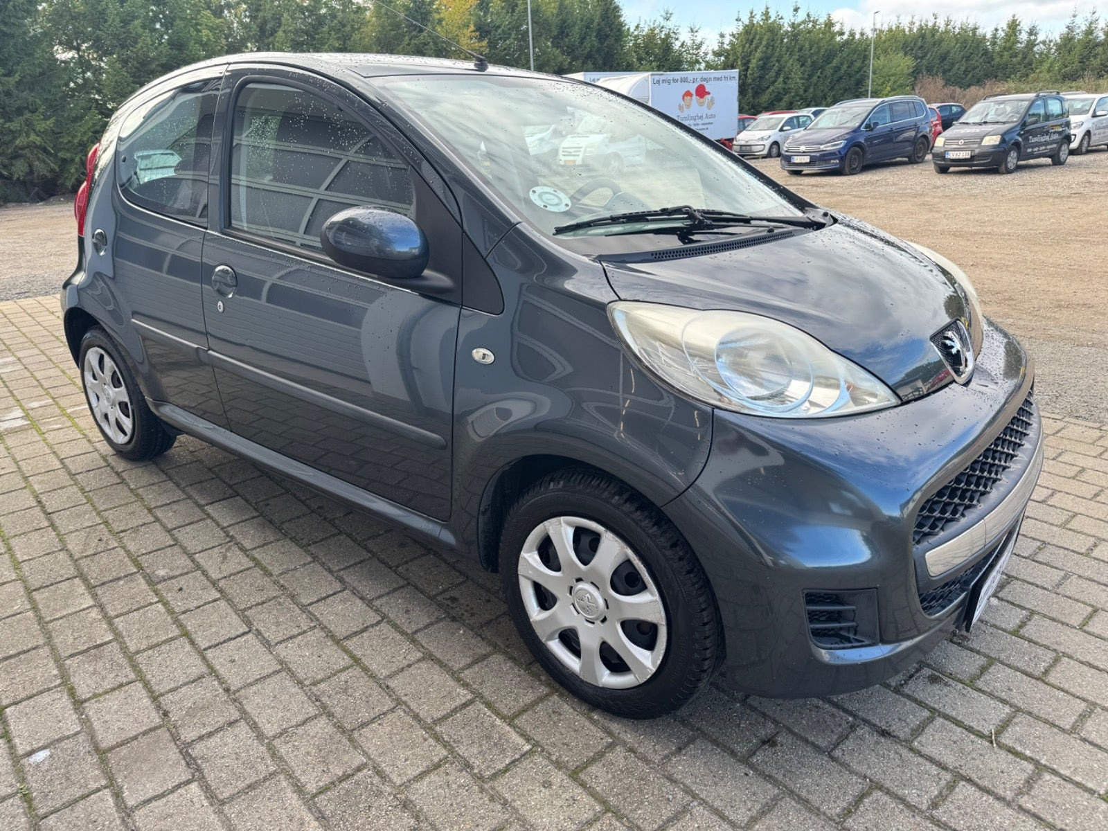 Grå Peugeot 107 fra 2010