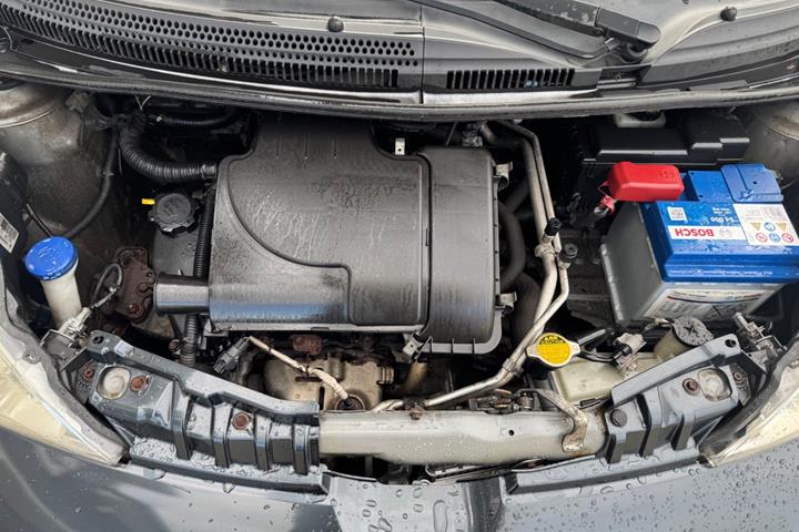 Grå Peugeot 107 fra 2010