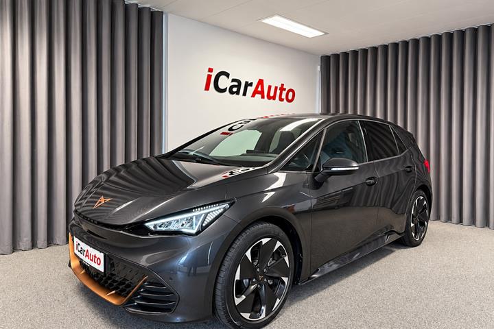 Grå Cupra Born fra 2023 set udefra