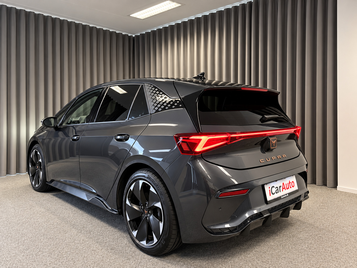 Grå Cupra Born fra 2023