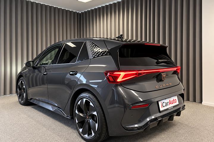 Grå Cupra Born fra 2023