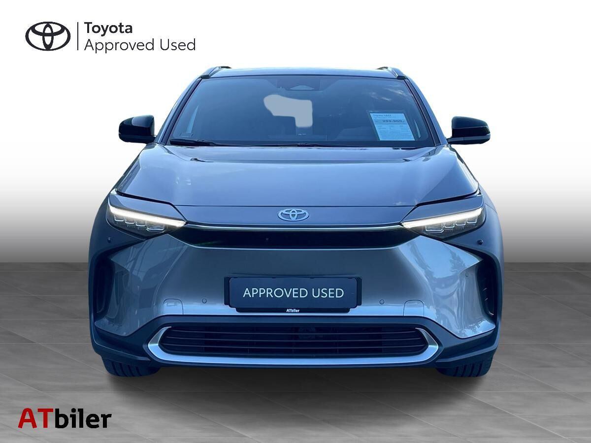 Sort Toyota BZ4X fra 2024