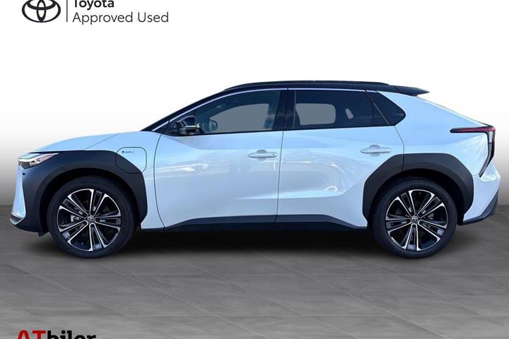 Hvid Toyota BZ4X fra 2025