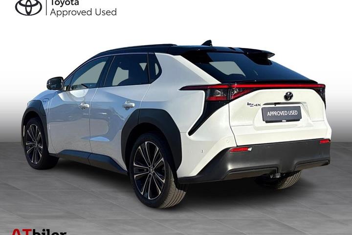 Hvid Toyota BZ4X fra 2025
