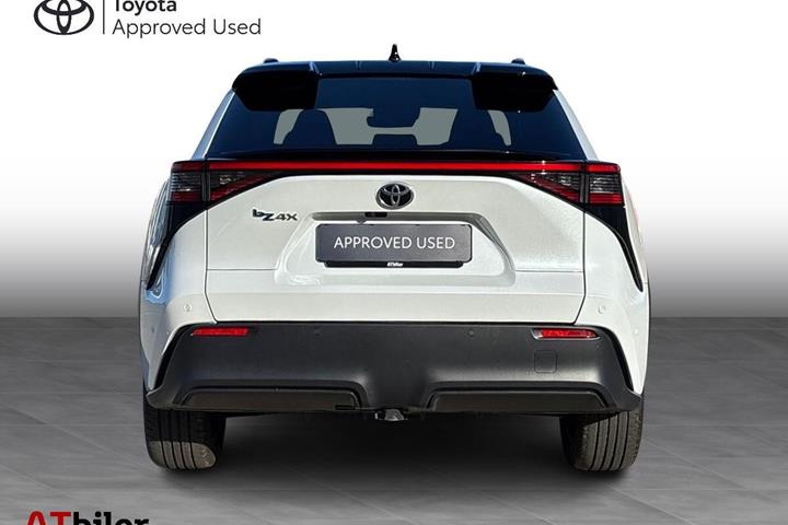 Hvid Toyota BZ4X fra 2025