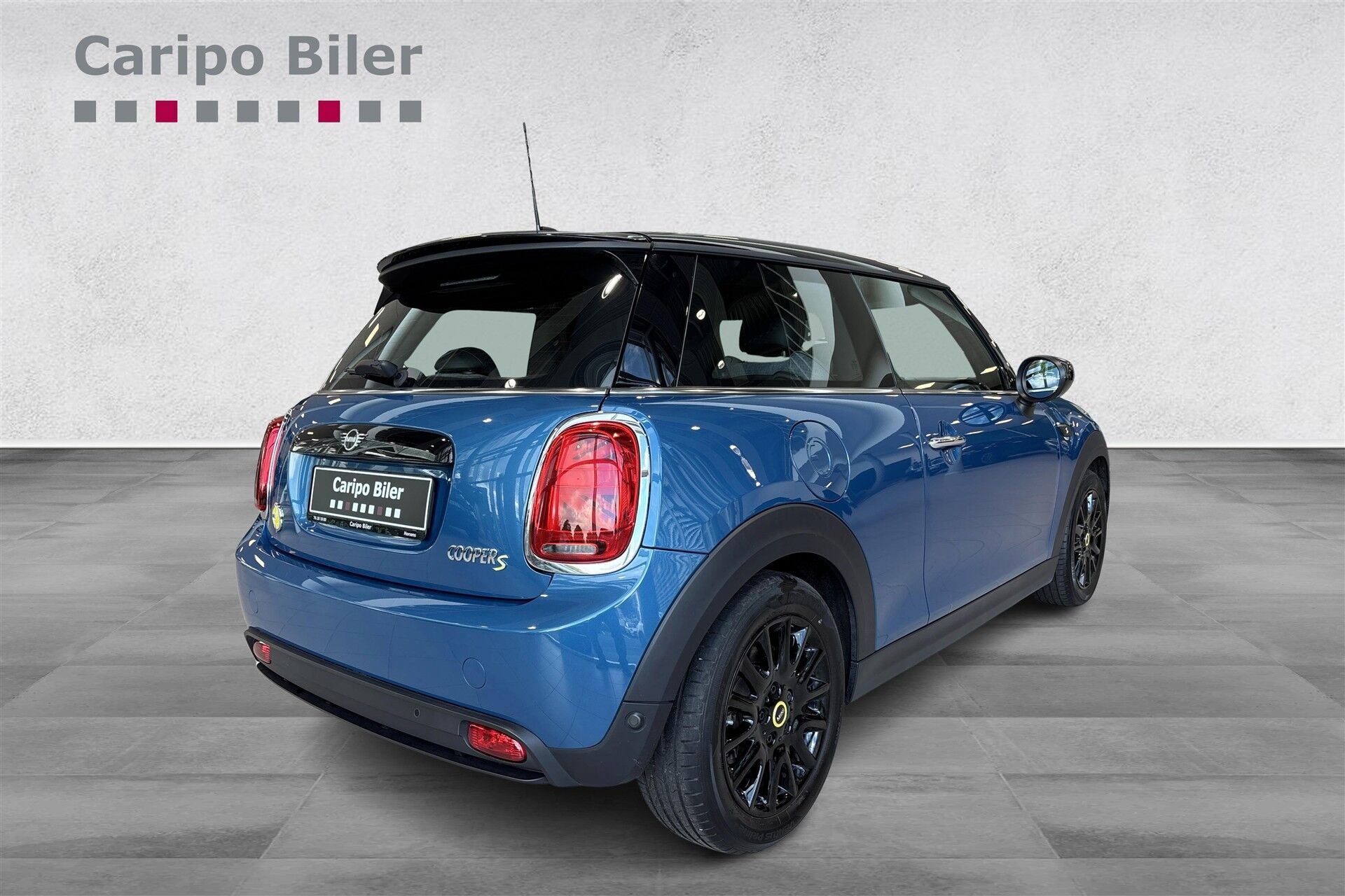 Blå Mini Cooper fra 2023